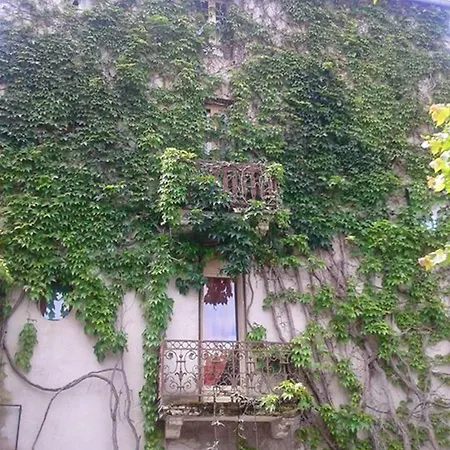 A Neris-les-bains, 20 M², Avec Terrasse C *