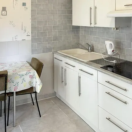 A Neris-les-bains, 20 M², Avec Terrasse C 아파트 *