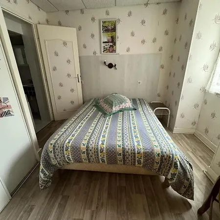 A Neris-les-bains, 20 M², Avec Terrasse C *