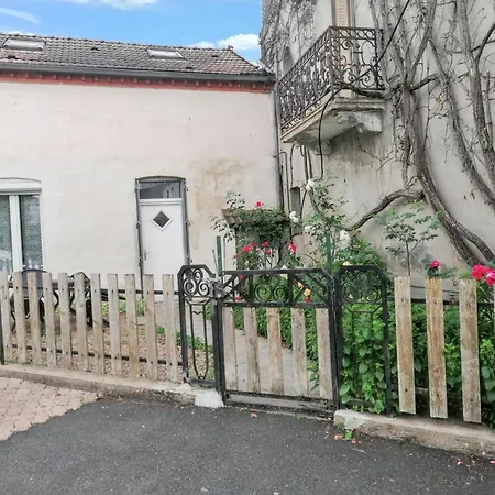A Neris-les-bains, 20 M², Avec Terrasse C