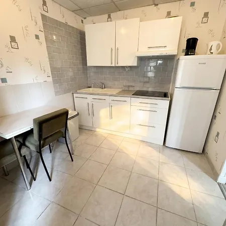 A Neris-les-bains, 20 M², Avec Terrasse C Διαμέρισμα *
