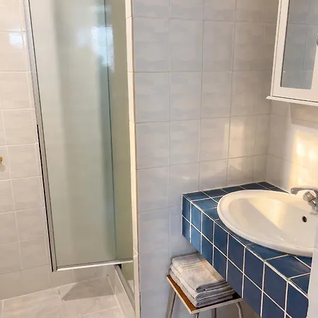 A Neris-les-bains, 20 M², Avec Terrasse C Néris-les-Bains