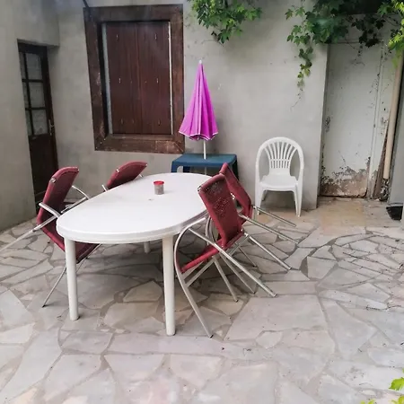 A Neris-les-bains, 20 M², Avec Terrasse C Διαμέρισμα *