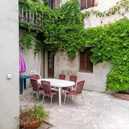 A Neris-les-bains, 20 M², Avec Terrasse C * Néris-les-Bains