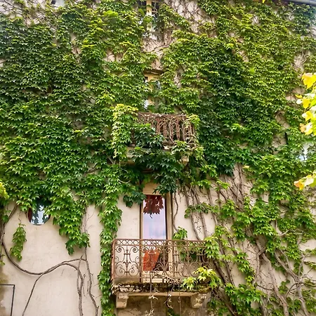 A Neris-les-bains, 20 M², Avec Terrasse C